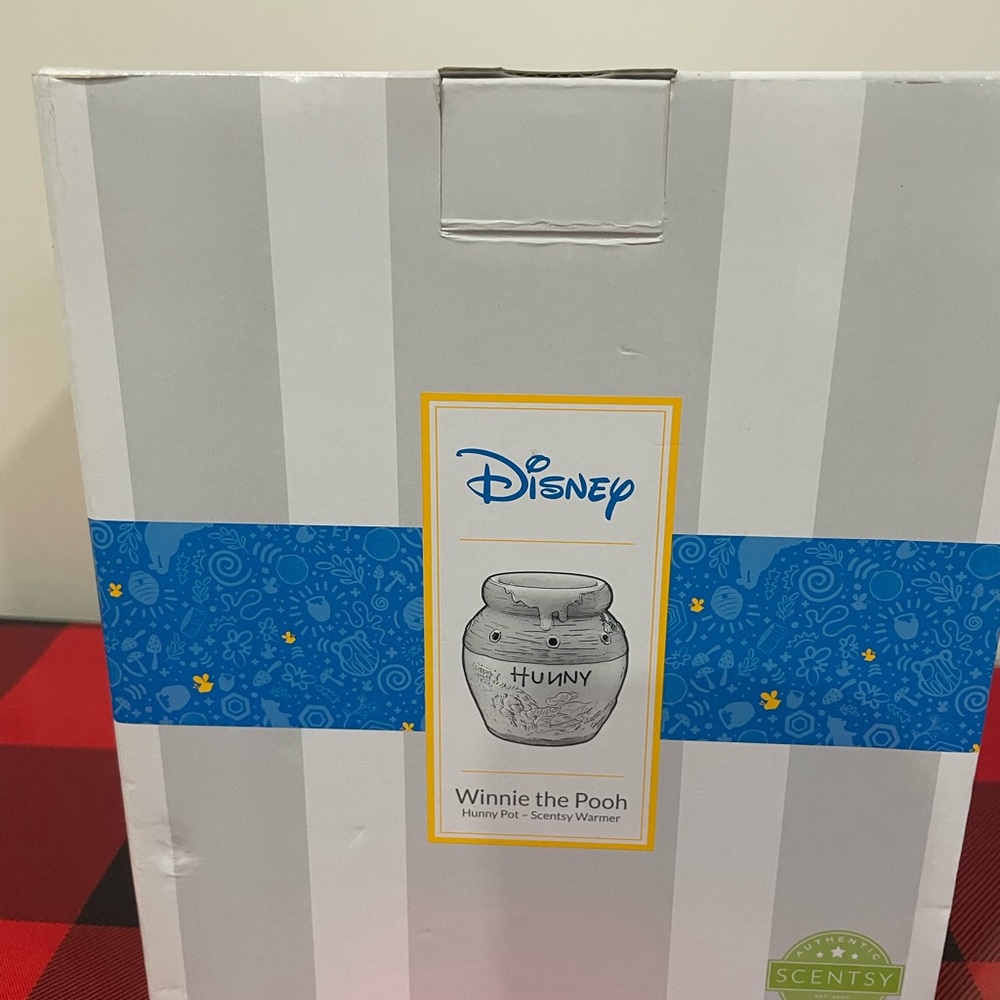 Disney Hunny Pot Scentsy Warmer with Blue Accents